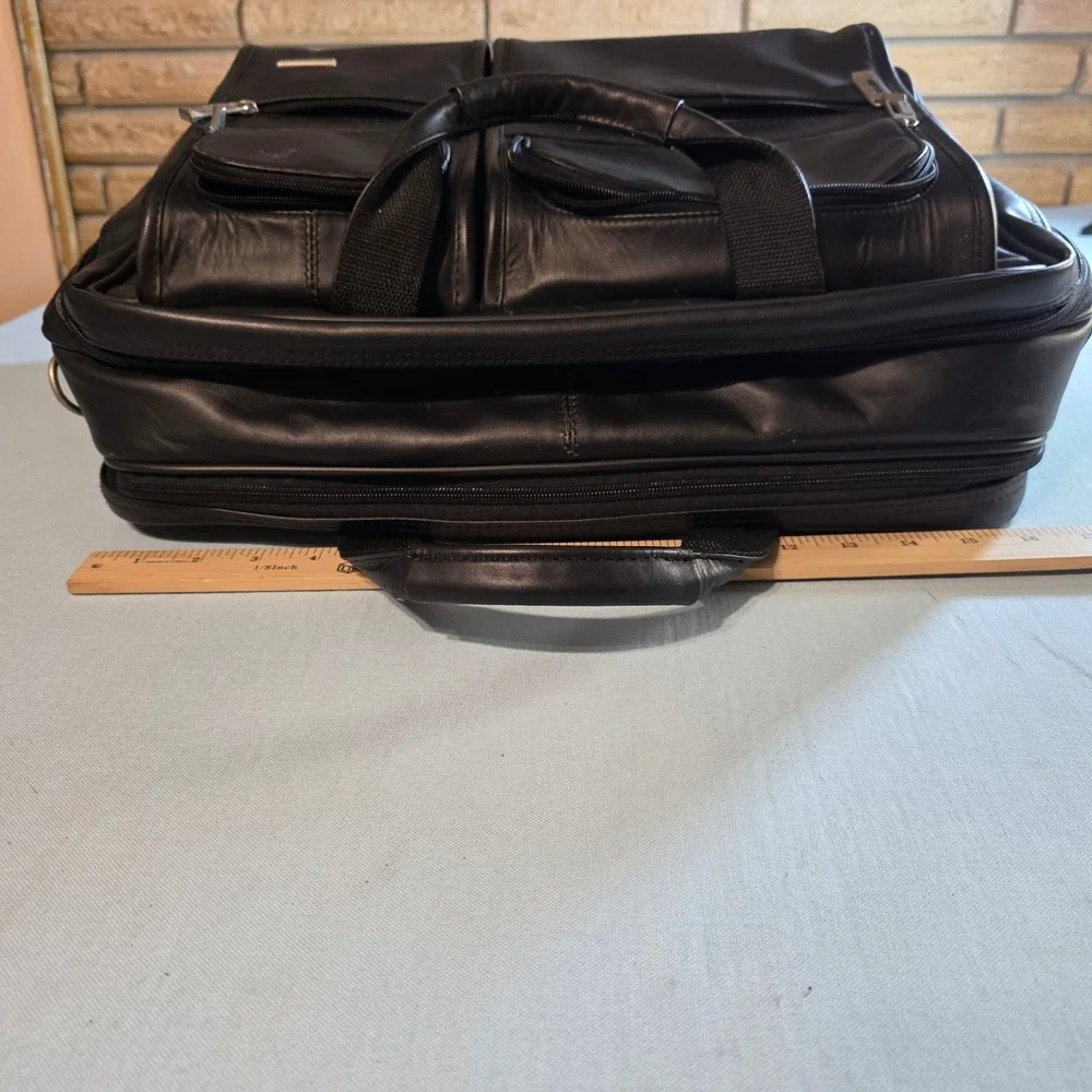 Solo New York Black Leather Laptop Briefcase Messenger Bag Multi-Pocket Travel